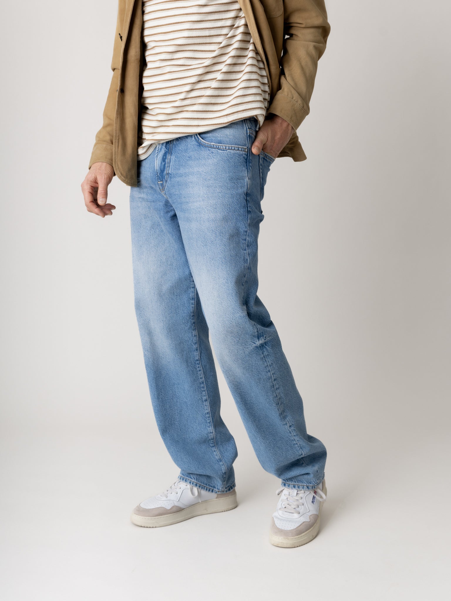 Modelshot / Light Blue Denim / Detail